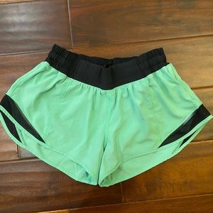 Size 6 lime green and black lululemon hotty hots 2.5 in